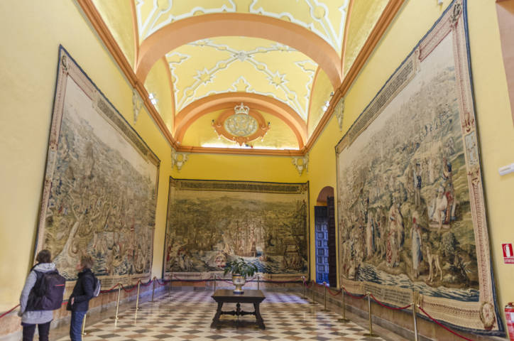 Sevilla 126 - Real Álcazar - Palacio Gótico - Salón de los Tapices.jpg